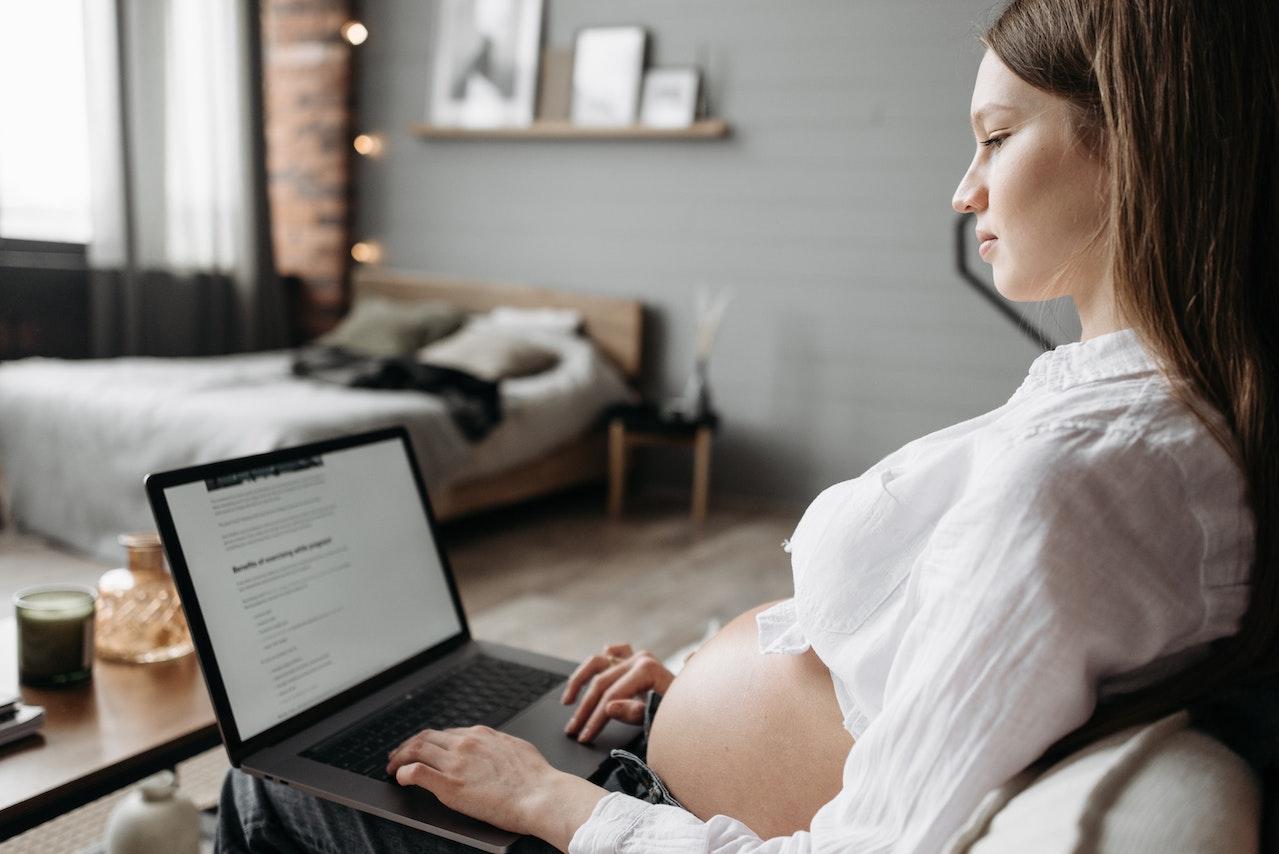 3 Online Birth Preparation Courses That Are Worth Taking